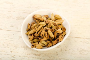 Kuru kakule tohumu yığın kabın içinde