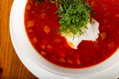 Solyanka çorba krema ile