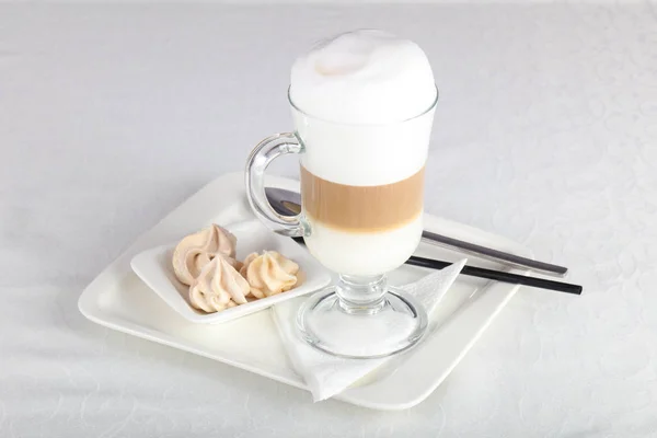 Café Con Leche Vidrio Plato Blanco — Foto de Stock