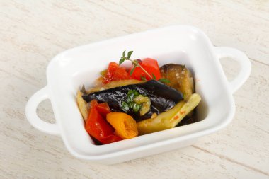 Buğulanmış sebze - patlıcan, domates, biber ve kabak