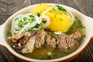 Beyaz et çorbası - kuzu veya dana eti ile Hashlama