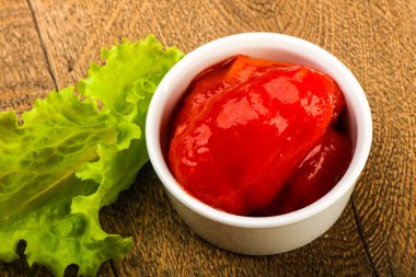 Kase suyu ile soyulmuş domates