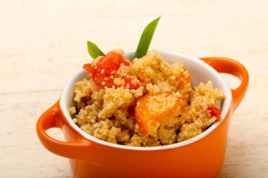 Etli ve sebzeli kuskus.