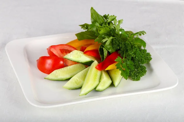 Gesneden Groente Tomaat Komkommer Peper Kruiden — Stockfoto