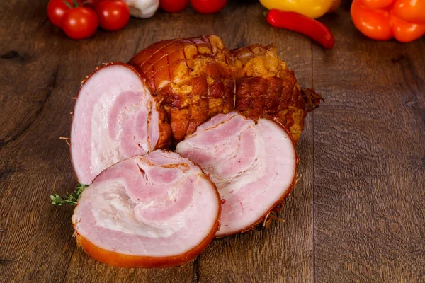 Carne Cerdo Ahumada Sobre Fondo Madera — Foto de Stock