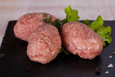 Çiğ Domuz pirzola - kıyılmış et