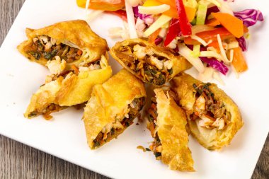 Karides böreği lahana ve havuç ile