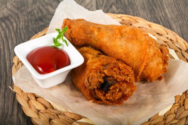 Ketçap ile çıtır tavuk budu