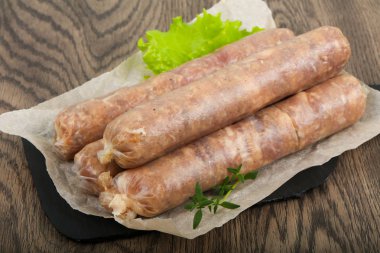 Doğal sosis ızgara veya kızartma için