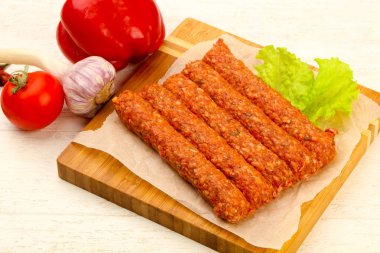 Çiğ Dana sosis ızgara için