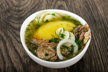 Beyaz et çorbası - kuzu veya dana eti ile Hashlama