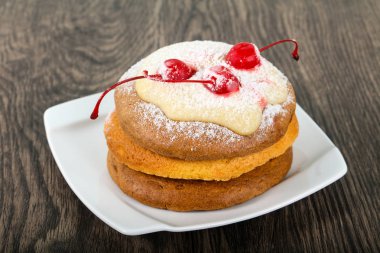 Kiraz ve shugar tozu ile gözleme