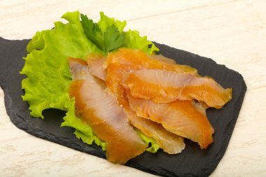 Füme yayın balığı fileto carpaccio