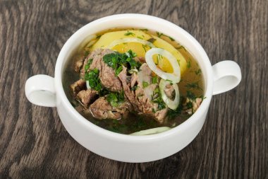 Beyaz et çorbası - kuzu veya dana eti ile Hashlama