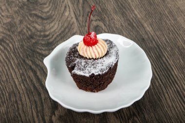 cherry ile çikolatalı kek