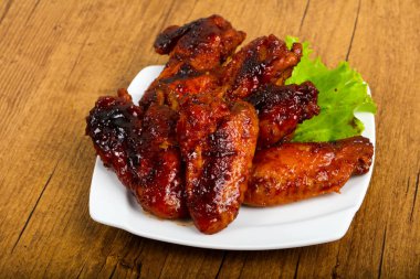 Teriyaki soslu tavuk kanadı.