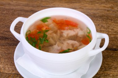 Havuçlu ve otlu tavuk çorbası