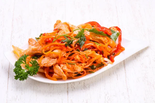 Корейская Морковка Мясом Миске — стоковое фото