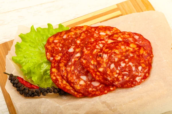 Szeletelt Ízletes Chorizo Kolbász Mint Fából Készült Háttér — Stock Fotó