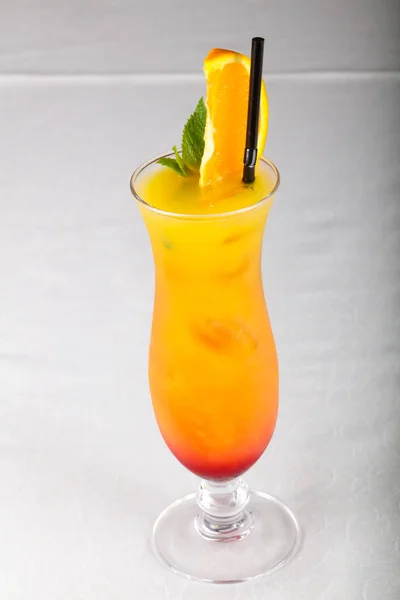 Tequila Sunrise Cocktail Witte Tafel — Stockfoto