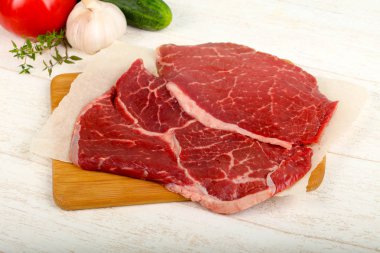 Ham sığır eti biftek yemek için hazır