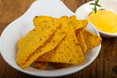 Nacho peynirli sos ile