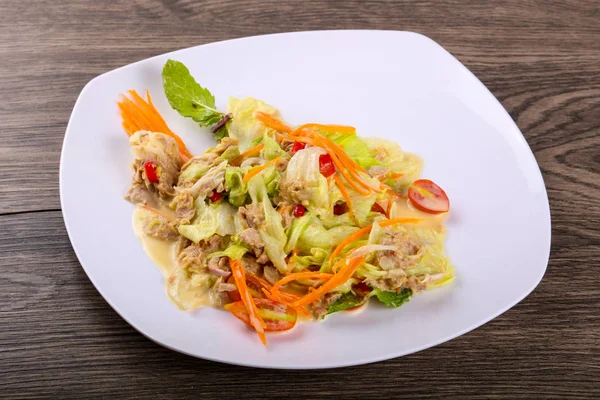 Salad Tuna Dengan Wortel Dan Cabai — Stok Foto