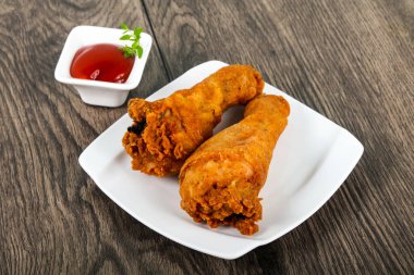 Ketçap ile çıtır tavuk budu