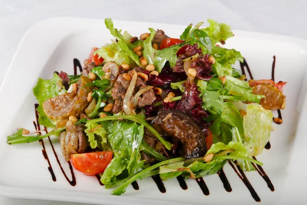 Salade Met Varkensvlees Gegrilde Groenten — Stockfoto