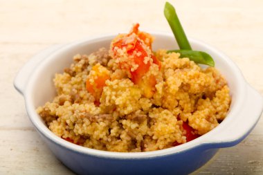 Etli ve sebzeli kuskus.