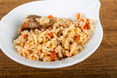 Asya pirinç - et ve havuç ile Plov
