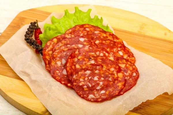 Saucisse Chorizo Savoureuse Tranchée Sur Fond Bois — Photo