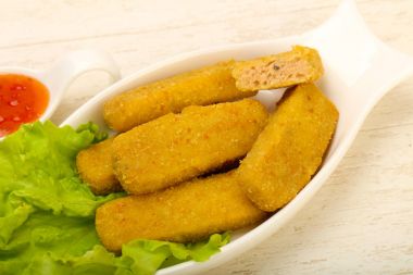 Ahşap arka plan üzerine Somon Balık köftesi