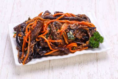 Kabın içinde turşu turşusu patlıcan