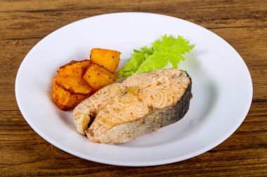 Kekik ile haşlanmış somon