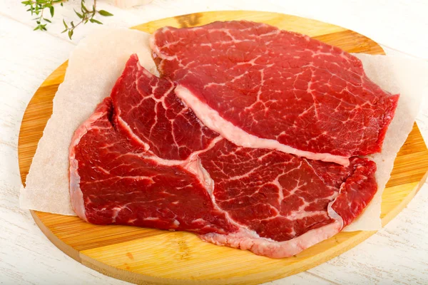 Bife Cru Pronto Para Cozinhar — Fotografia de Stock