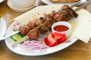 Sığır eti Barbekü soğan ve sos ile