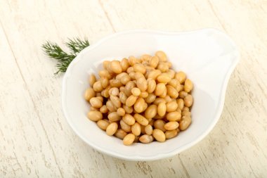 Dereotu şubesi ile kasede beyaz börülce