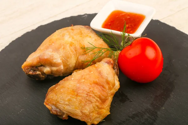 Kaki Ayam Panggang Dengan Tomat — Stok Foto