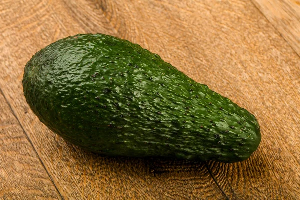 Verse Groene Rijpe Avocado Houten Achtergrond — Stockfoto