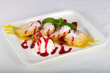 Fried ananas ile syrope