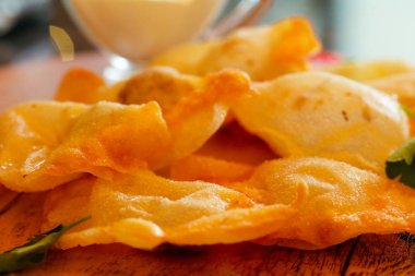 Et ve baharatlar ile Tatar pasta