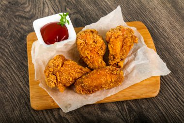 Ketçap ile çıtır tavuk kanatları