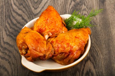Domates soslu kızarmış tavuk uyluk