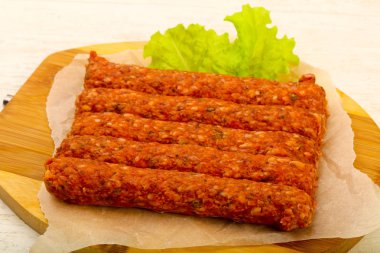 Çiğ Dana sosis ızgara için