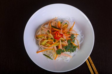 Salata vith şehriye, pastırma ve sebze