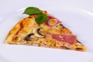 Pizza mantar ve peynir jambon