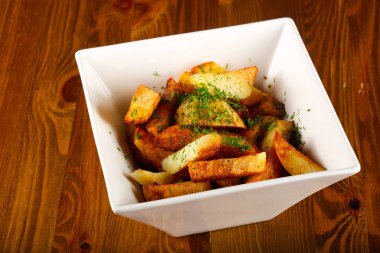 Dereotu ile kızarmış patates