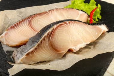 Ham sulu köpek balığı biftek ızgara için hazır