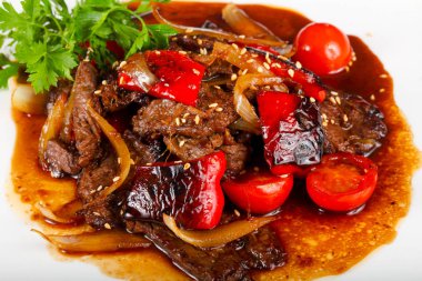 Domates soslu istiridye içinde sığır eti